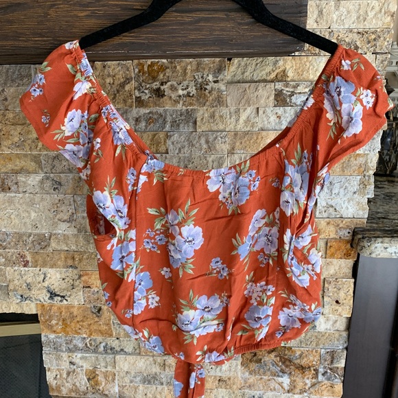 American Eagle top - Picture 2 of 2